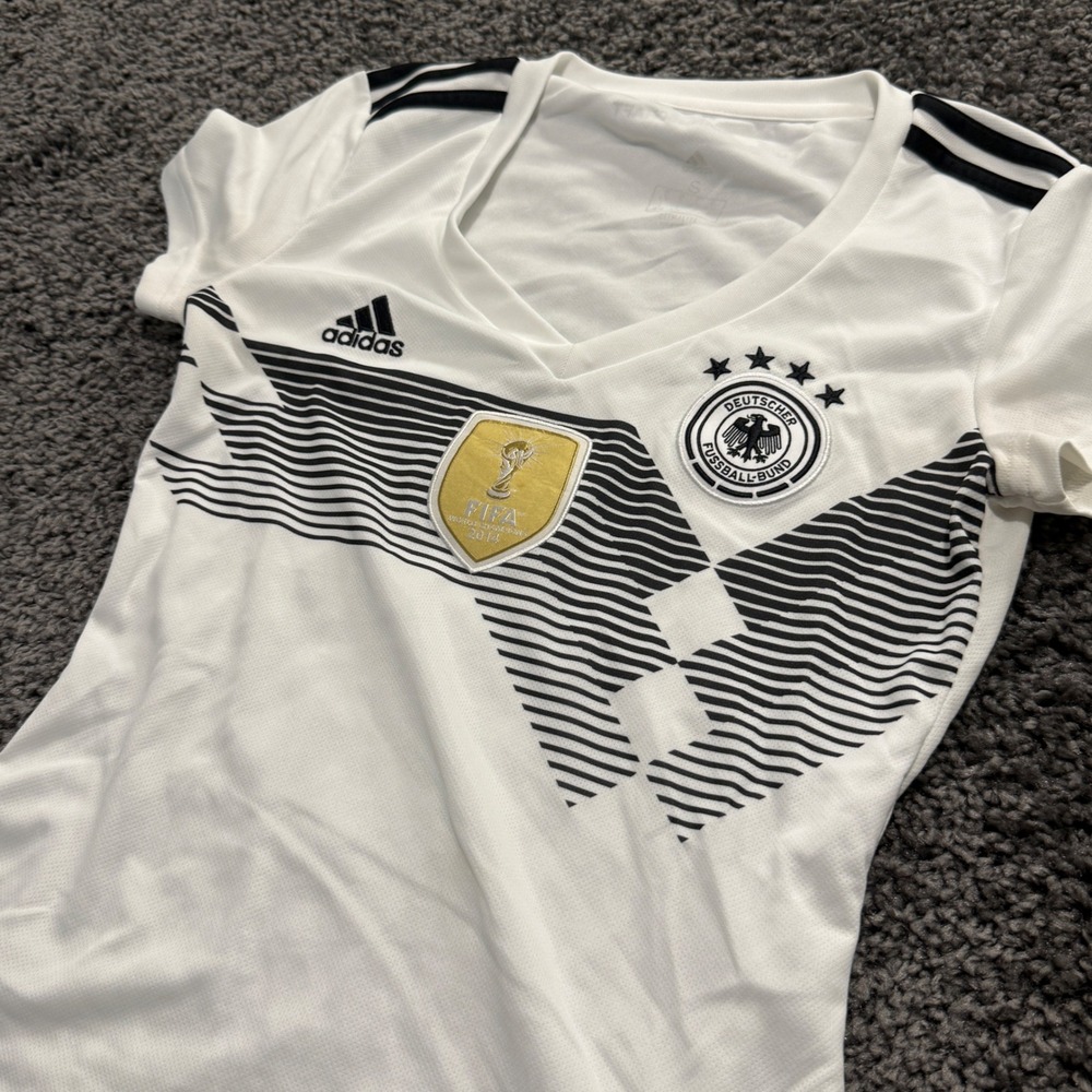 Sporty Adidas Germany Soccer Jersey Womens White Excellent FIFA Patch Small